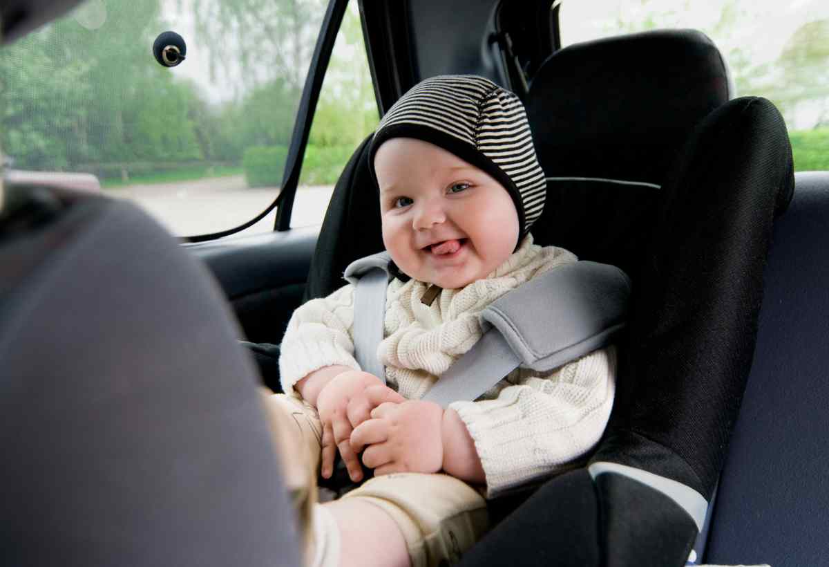 Diferenças entre cadeirinha, bebê conforto e assento de elevação