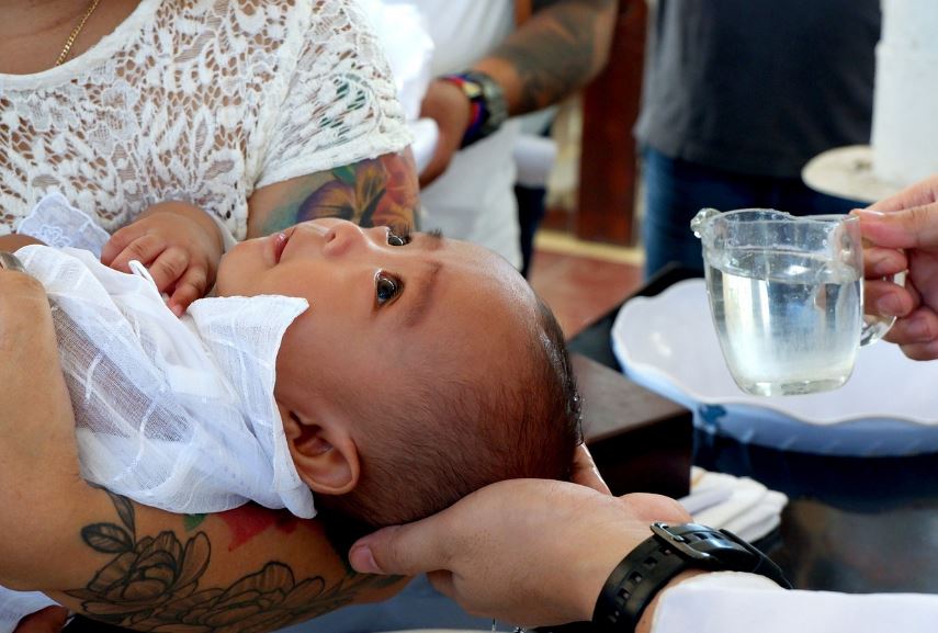 Vestido de Batizado: Tradições e Significados por Trás das Roupas para Este Momento Especial